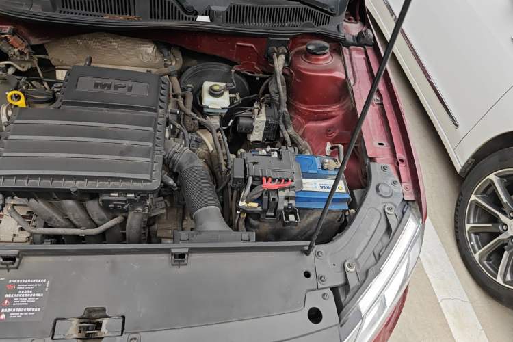 Used Volkswagen Cross Lavida 2014 1.6L Automatic Engine Bay Left