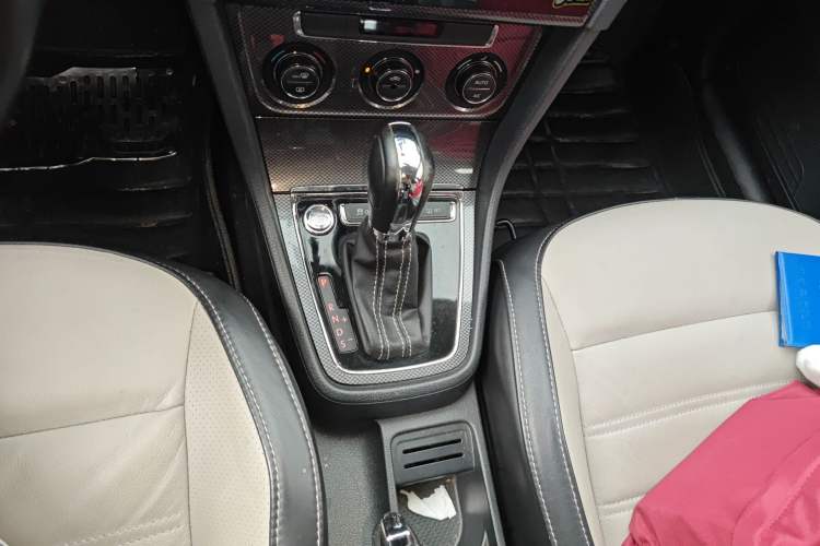 Used Volkswagen Cross Lavida 2014 1.6L Automatic Gear Lever
