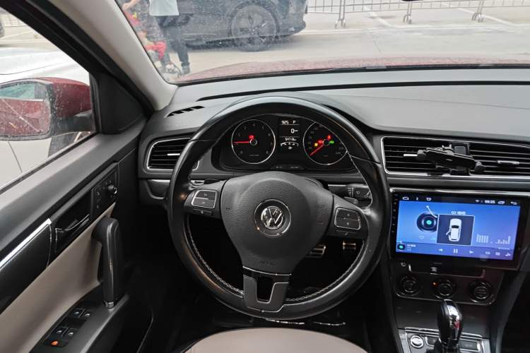 Used Volkswagen Cross Lavida 2014 1.6L Automatic Steering Wheel