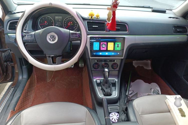 Used Volkswagen Cross Lavida 2014 1.4TSI DSG Center Console