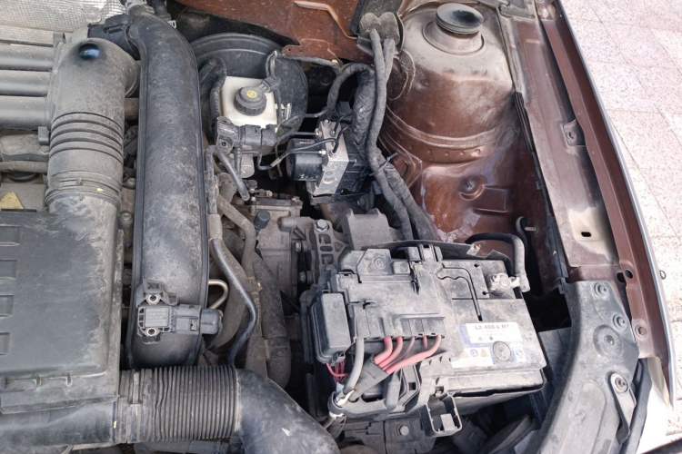 Used Volkswagen Cross Lavida 2014 1.4TSI DSG Engine Bay Left