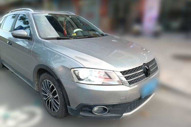 Used Volkswagen Cross Lavida 2014 1.4TSI DSG Front Right 45 Deg