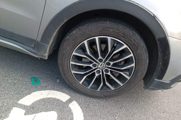 Used Volkswagen Cross Lavida 2014 1.4TSI DSG Right Front Wheel Hub