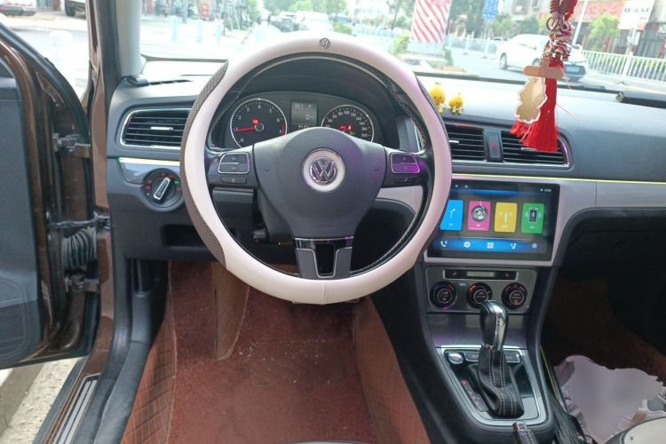 Used Volkswagen Cross Lavida 2014 1.4TSI DSG Steering Wheel