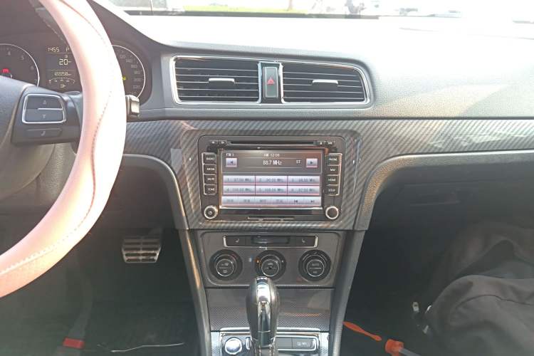 Used Volkswagen Cross Lavida 2014 1.4TSI DSG Audio And AC Panel