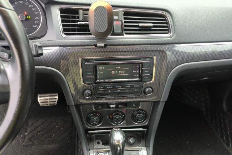 Used Volkswagen Cross Lavida 2014 1.4TSI DSG Audio And AC Panel