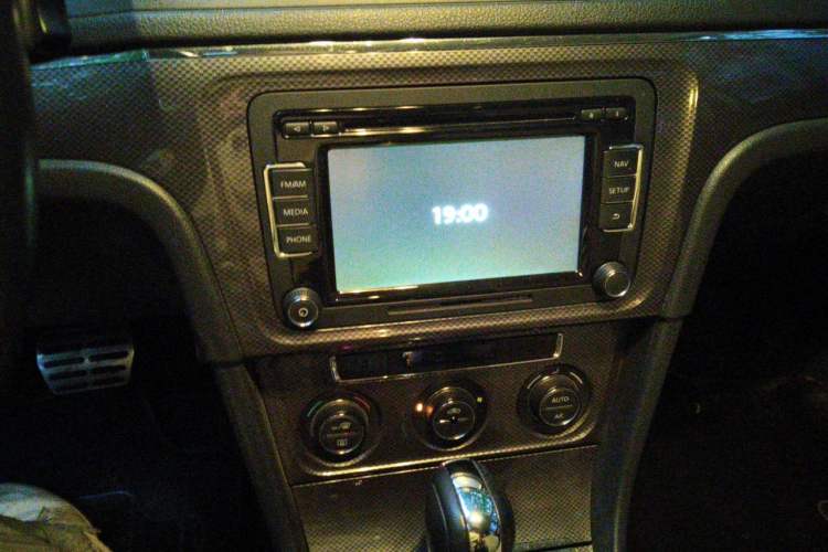 Used Volkswagen Cross Lavida 2014 1.6L Automatic Audio And AC Panel