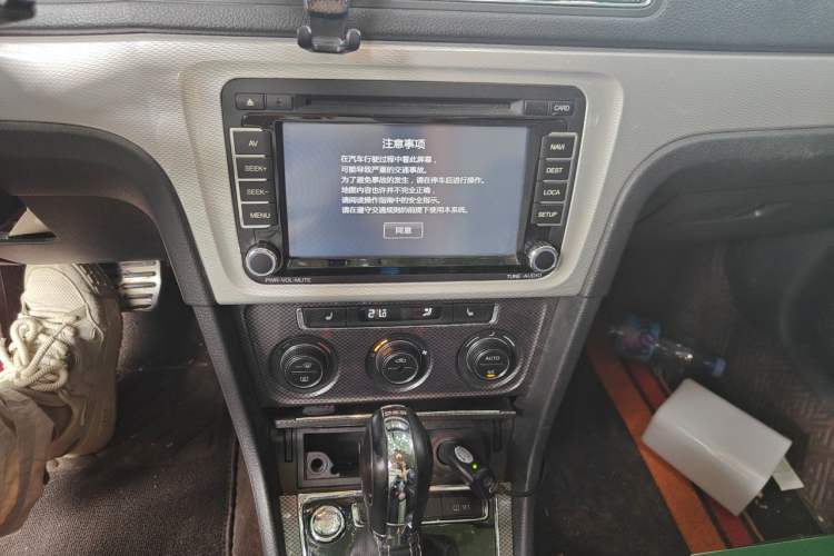 Used Volkswagen Cross Lavida 2014 1.4TSI DSG Audio And AC Panel