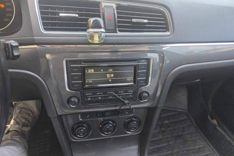 Used Volkswagen Cross Lavida 2014 1.4TSI DSG Audio And AC Panel