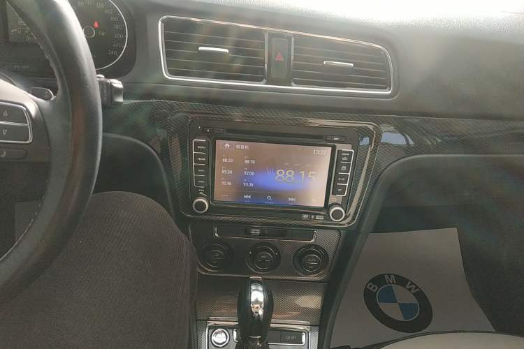 Used Volkswagen Cross Lavida 2014 1.6L Automatic Audio And AC Panel