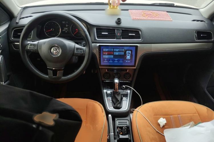 Used Volkswagen Cross Lavida 2014 1.4TSI DSG Center Console