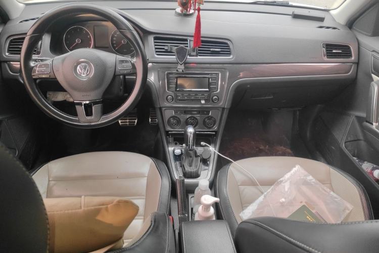 Used Volkswagen Cross Lavida 2014 1.4TSI DSG Center Console
