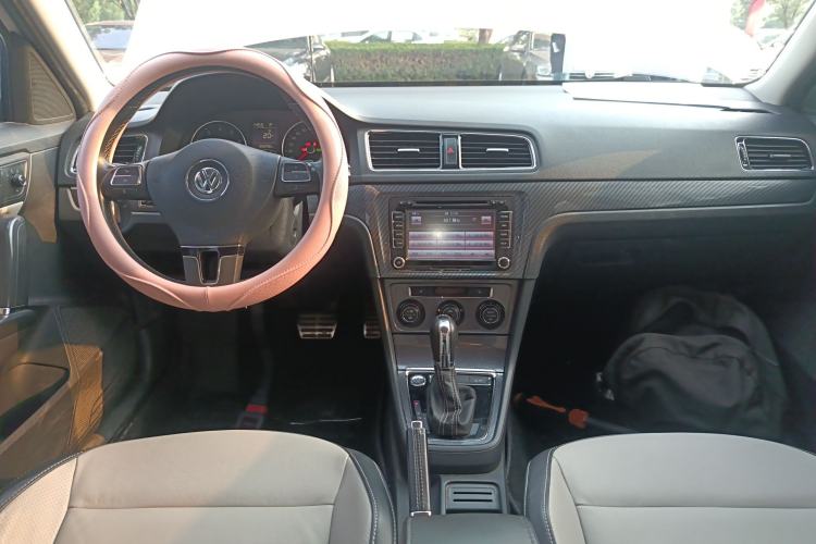 Used Volkswagen Cross Lavida 2014 1.4TSI DSG Center Console