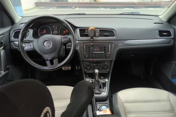 Used Volkswagen Cross Lavida 2014 1.4TSI DSG Center Console