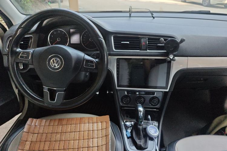 Used Volkswagen Cross Lavida 2014 1.4TSI DSG Center Console