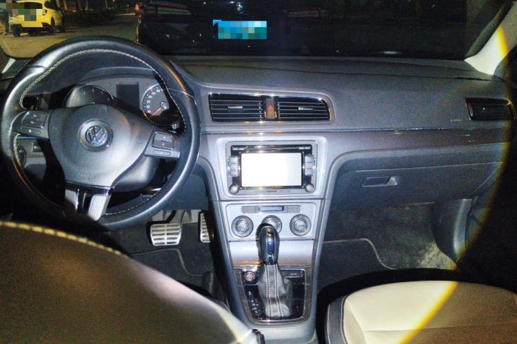 Used Volkswagen Cross Lavida 2014 1.6L Automatic Center Console