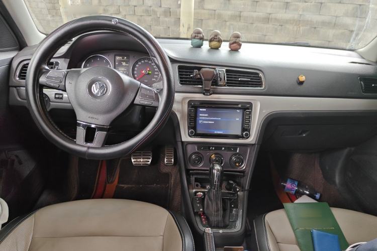 Used Volkswagen Cross Lavida 2014 1.4TSI DSG Center Console
