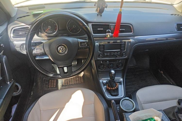Used Volkswagen Cross Lavida 2014 1.4TSI DSG Center Console