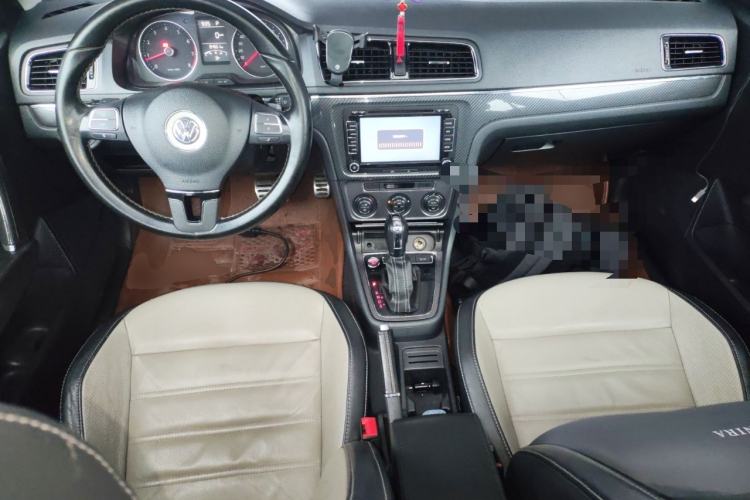 Used Volkswagen Cross Lavida 2014 1.6L Automatic Center Console