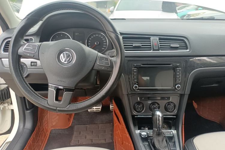 Used Volkswagen Cross Lavida 2014 1.4TSI DSG Center Console