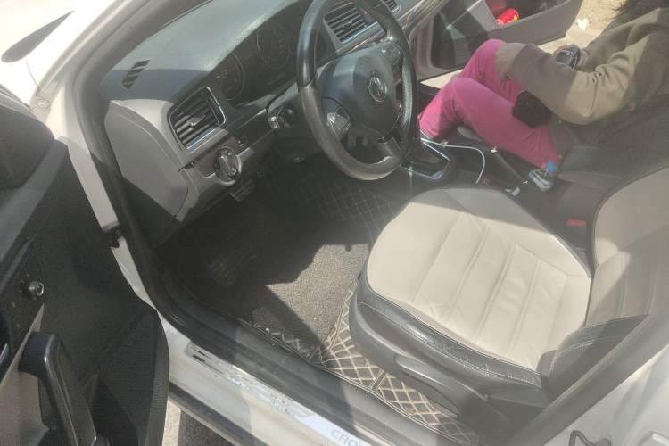 Used Volkswagen Cross Lavida 2014 1.6L Automatic Driver Seat