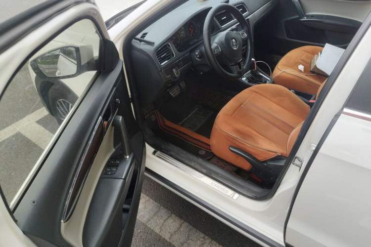 Used Volkswagen Cross Lavida 2014 1.4TSI DSG Driver Seat