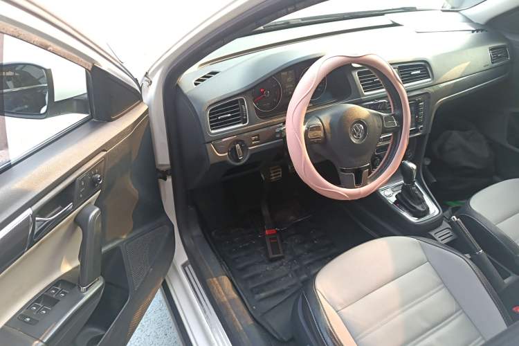 Used Volkswagen Cross Lavida 2014 1.4TSI DSG Driver Seat
