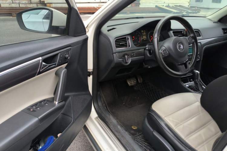 Used Volkswagen Cross Lavida 2014 1.4TSI DSG Driver Seat