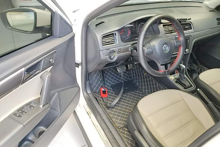 Used Volkswagen Cross Lavida 2014 1.4TSI DSG Driver Seat