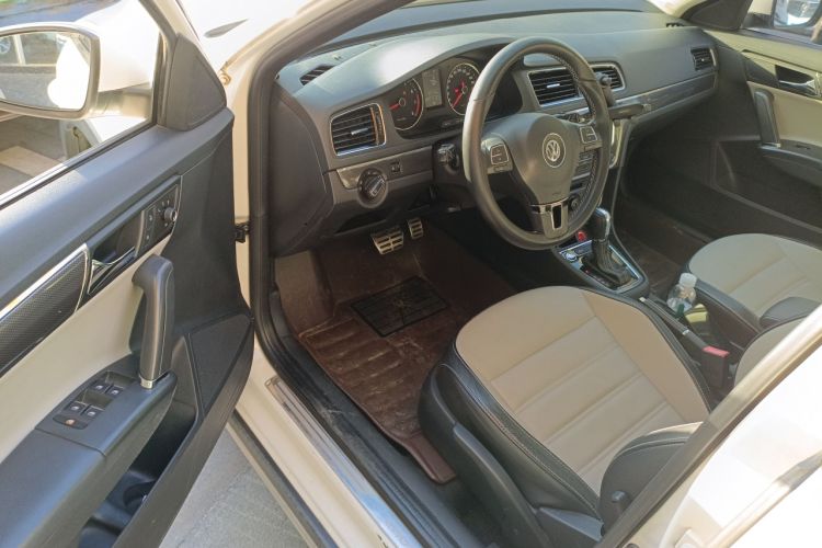Used Volkswagen Cross Lavida 2014 1.6L Automatic Driver Seat