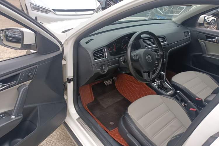 Used Volkswagen Cross Lavida 2014 1.4TSI DSG Driver Seat