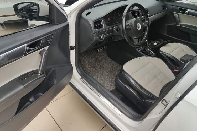 Used Volkswagen Cross Lavida 2014 1.6L Automatic Driver Seat