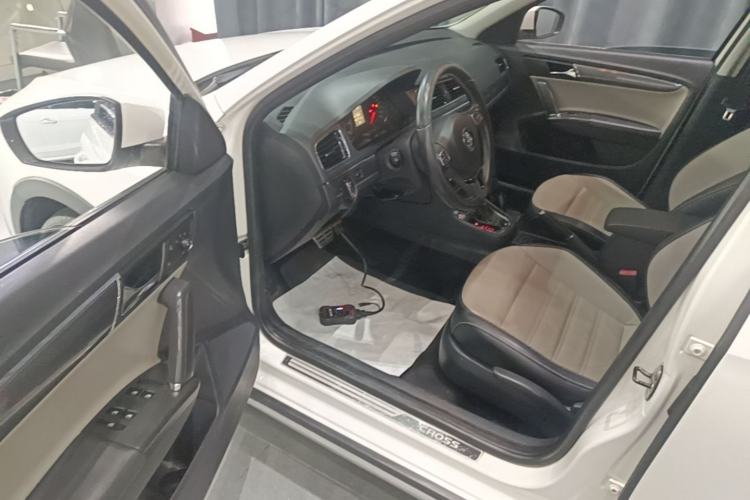 Used Volkswagen Cross Lavida 2014 1.6L Automatic Driver Seat