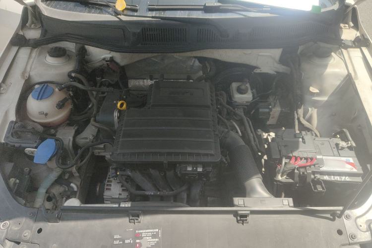 Used Volkswagen Cross Lavida 2014 1.6L Automatic Engine Bay