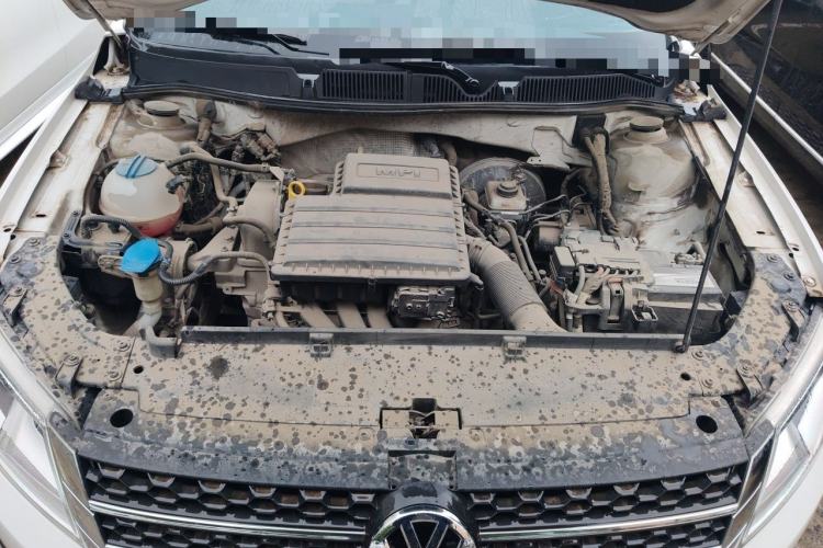 Used Volkswagen Cross Lavida 2014 1.6L Automatic Engine Bay