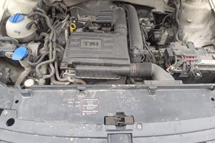 Used Volkswagen Cross Lavida 2014 1.4TSI DSG Engine Bay
