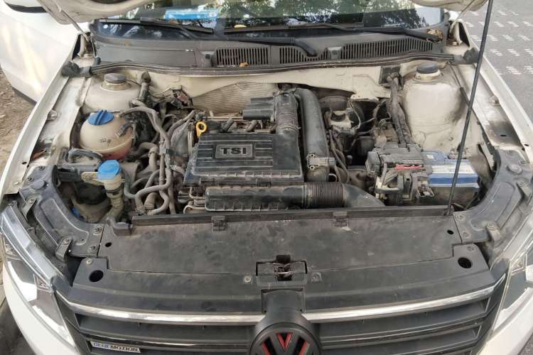 Used Volkswagen Cross Lavida 2014 1.4TSI DSG Engine Bay