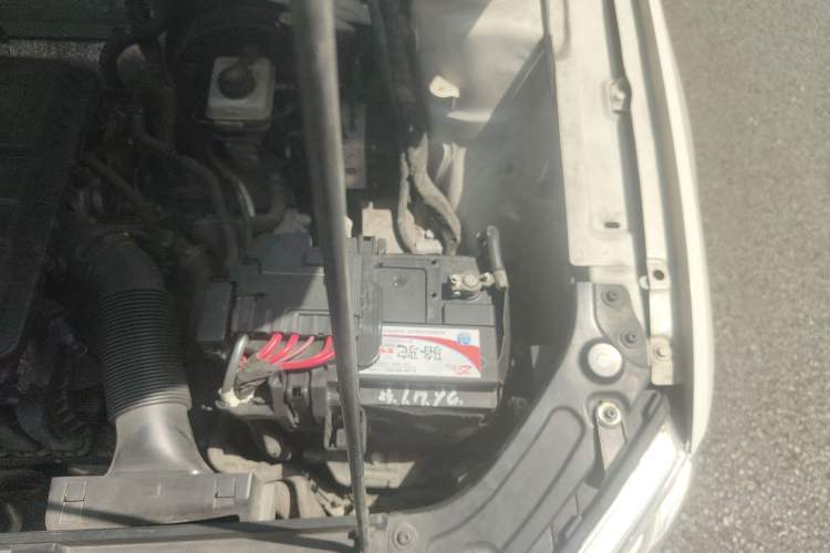 Used Volkswagen Cross Lavida 2014 1.6L Automatic Engine Bay Left