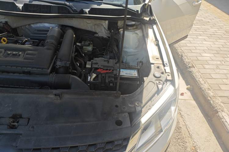 Used Volkswagen Cross Lavida 2014 1.4TSI DSG Engine Bay Left
