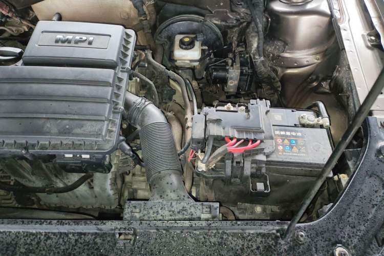 Used Volkswagen Cross Lavida 2014 1.6L Automatic Engine Bay Left