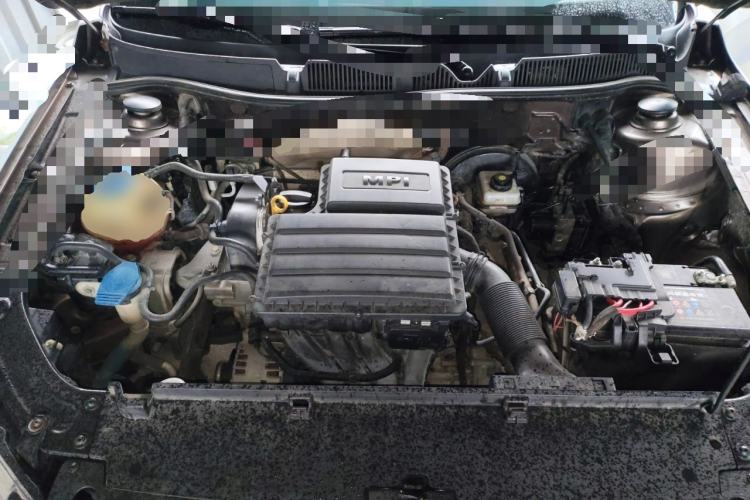 Used Volkswagen Cross Lavida 2014 1.6L Automatic Engine Bay