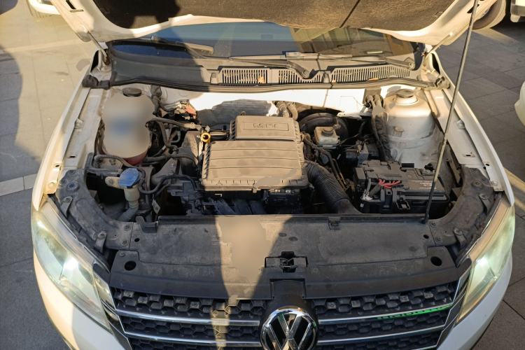 Used Volkswagen Cross Lavida 2014 1.6L Automatic Engine Bay