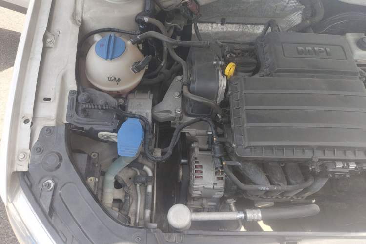 Used Volkswagen Cross Lavida 2014 1.6L Automatic Engine Bay Right