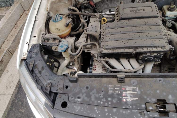 Used Volkswagen Cross Lavida 2014 1.6L Automatic Engine Bay Right