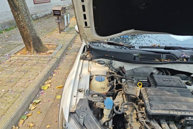 Used Volkswagen Cross Lavida 2014 1.6L Automatic Engine Bay Right