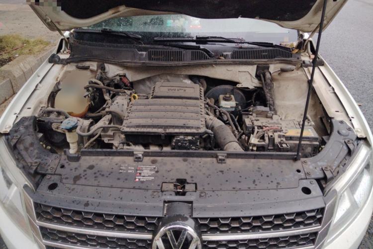 Used Volkswagen Cross Lavida 2014 1.6L Automatic Engine Bay