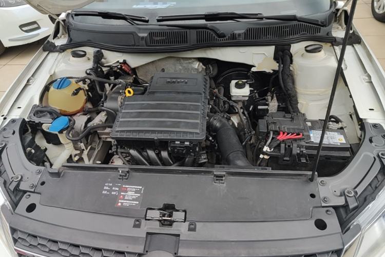 Used Volkswagen Cross Lavida 2014 1.6L Automatic Engine Bay