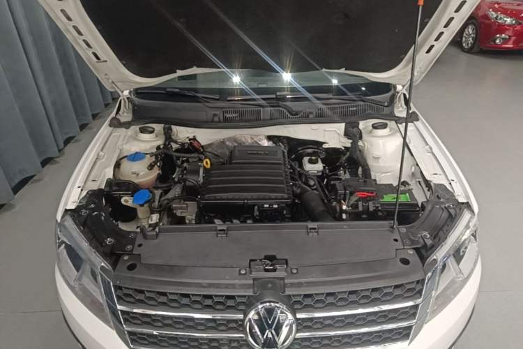 Used Volkswagen Cross Lavida 2014 1.6L Automatic Engine Bay