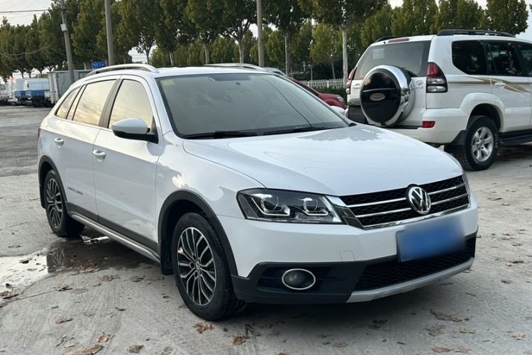 Used Volkswagen Cross Lavida 2014 1.6L Automatic Exterior 2