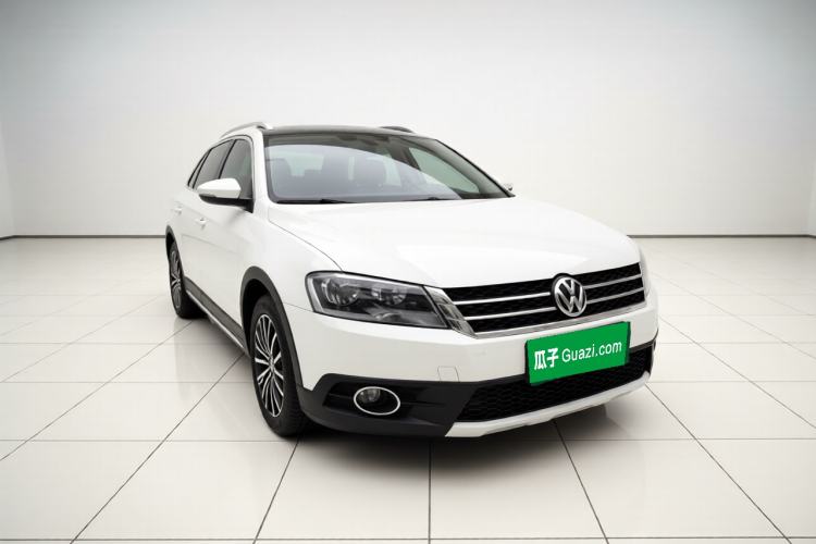 Used Volkswagen Cross Lavida 2014 1.6L Automatic Exterior 2